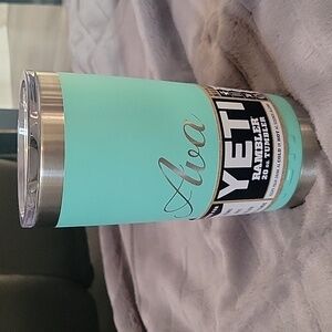 Yeti 20 oz tumbler-Ava